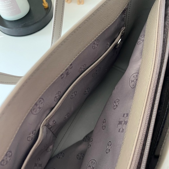 Pale dusty rose leather color Tory Burch bag - Picture 9 of 10